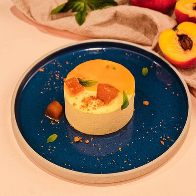 Панакота с грушей и соусом из маракуйя в Пряности & Радости по цене 450