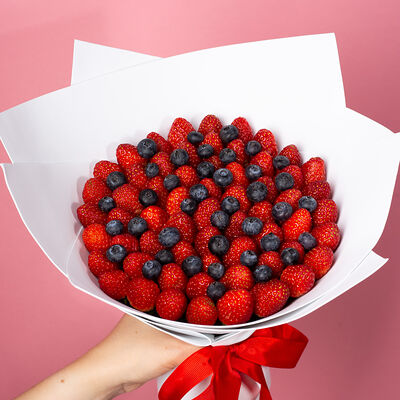 Букет Ягодная поляна в FlowBerry по цене 8990 ₽