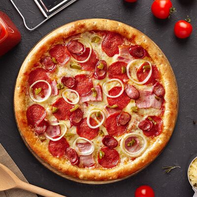 Пицца Суприм в Осетинские пироги Виктория по цене 1080 ₽