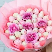Букет из клубники в шоколаде с розами красивый Berry Rose Euphoria в Mosberry