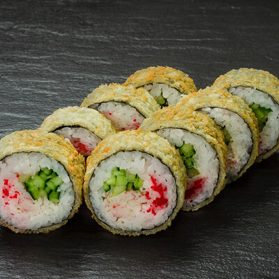 Жареный ролл Калифорния темпура в Lite Sushi по цене 390 ₽