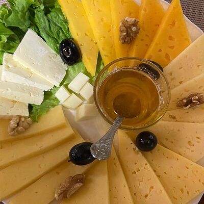 Сырная нарезка в Гурман по цене 400 ₽