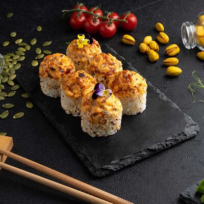 Hot запеченный ролл с угрем спайси Фудзияма в Самурай SUSHI PREMIUM по цене 699 ₽