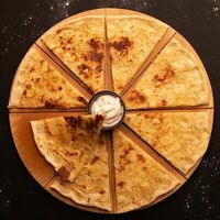 Хычин с сыром и картофелем в Steklo Grill & Bar