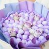 Букет из клубники в шоколаде с розами, фиолетовый в Mosberry по цене 3916