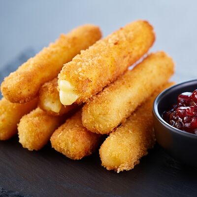 Сырные палочки с Брусничным соусом в Денди Пицца по цене 662 ₽