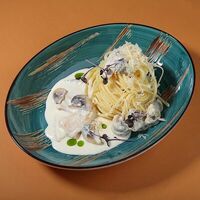 Спагетти с копченой курицей в Kiss