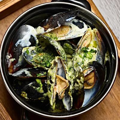 Мидии в соусе блю чиз_ в Chester по цене 1050 ₽