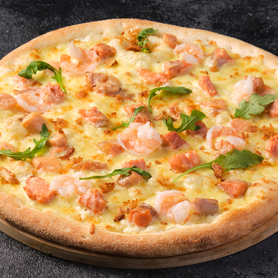 Пицца с лососем и креветками в Friends по цене 1150 ₽