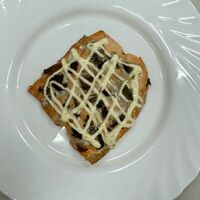 Филе горбуши, запеченное с майонезом и грибами в Кафе-пекарня Чепела