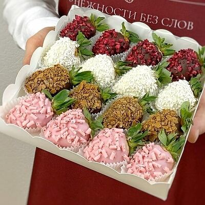 Клубника в шоколаде в наборе Флейм в Chocoboom по цене 3974 ₽