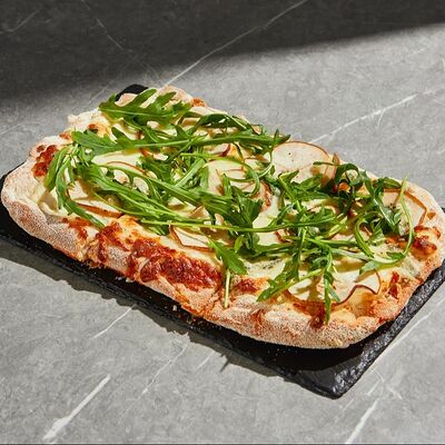 Пицца с грушей и дорблю в Гастробар DOM по цене 830