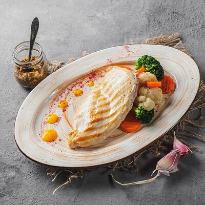 Куриная грудка с овощами в Maki Family по цене 299