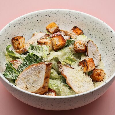 Цезарь с курицей в Еще одна кондитерская Академик по цене 710 ₽