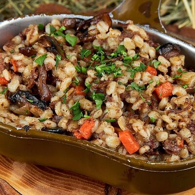 Перловка с тушенкой в ЕрмолаевЪ Генштаб по цене 550 ₽