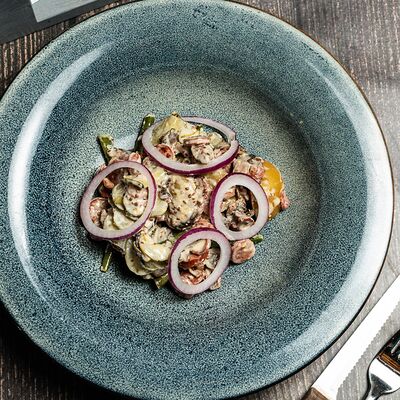 Теплый Баварский салат с колбасками в Булл Вар по цене 810 ₽