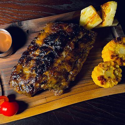 Свиные рёбрышки в Vinokurov karaoke rest по цене 1404 ₽