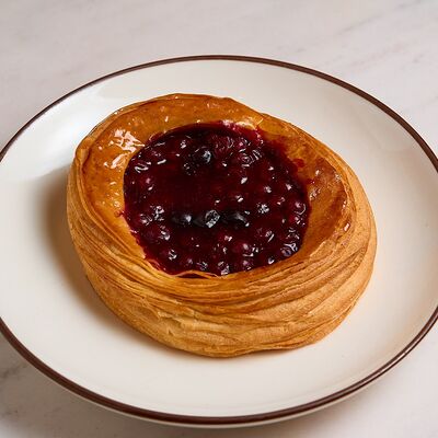 Дэниш с брусникойв Лицей по цене 480 ₽