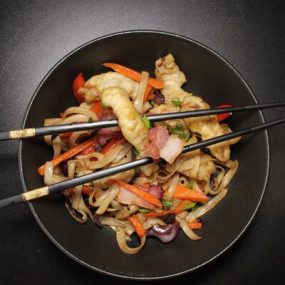 Вок со свининой в устричном соусе в Оsaka по цене 510 ₽