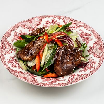 Азиатский салат с говяжьей вырезкойв Date по цене 1150 ₽