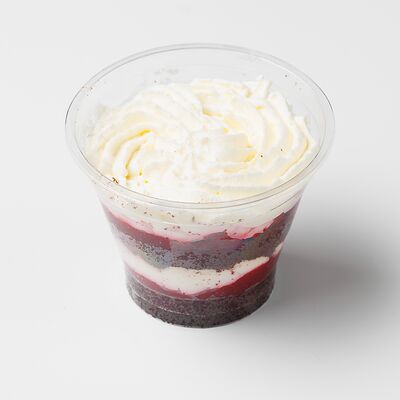 Шоколадный трайфл с вишней в УРМАН кафе по цене 378 ₽