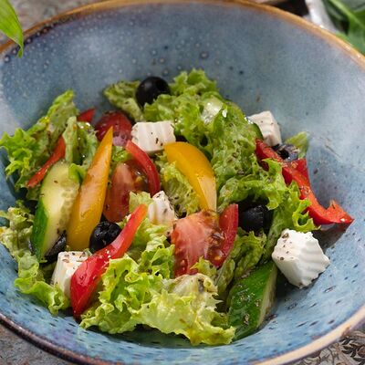 Салат Греческий в Золотая Бухара по цене 530 ₽