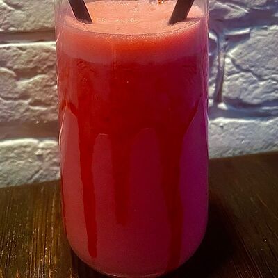 Молочный клубничный коктейль в WORLD MANGAL CLUB по цене 295 ₽