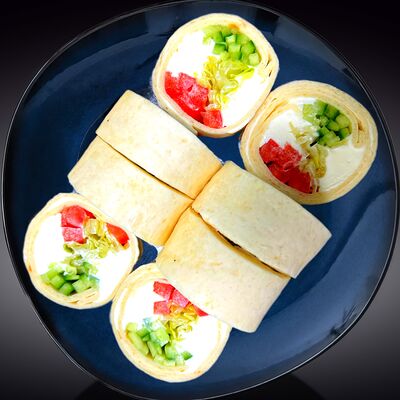 Ролл Буррито с лососем в Вкусно Песец по цене 669 ₽