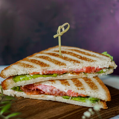 Сэндвич с семгой в Чилли ванилли по цене 495 ₽