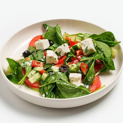 Салат овощной с сыром в Человек и Чебурек по цене 440 ₽