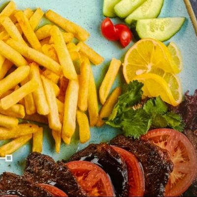 Медальоны из говяжьей вырезкив Чайхана Фаррух по цене 590 ₽