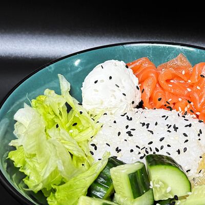 Боул-поке Лосось в Роллс Ройс Суши по цене 680 ₽