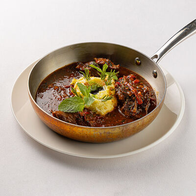 Трио бразато из баранины с болгарским перцем, белыми грибами и картофельным пюре с травами в La Scala Trattoria Ignazio по цене 77 р.