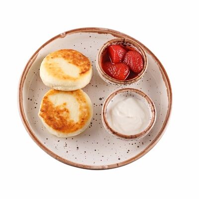 Сырники со сметаной и клубничным соусом в Поке-маN по цене 179 ₽