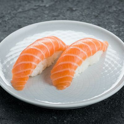 Суши с лососем в Ikigai по цене 450 ₽