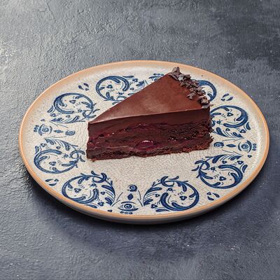 Шоколадно-вишневый торт в LAFA FAMILY по цене 650 ₽