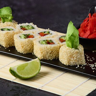 Овощной ролл в Rozanna по цене 385 ₽