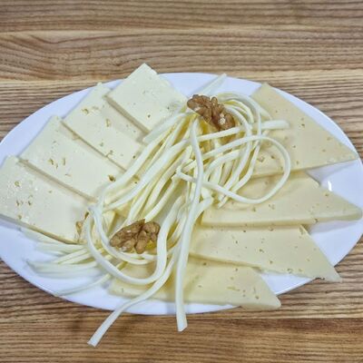 Сырное ассорти в Золотая вилка по цене 395 ₽