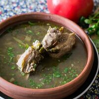 Чакапули с телятиной, тархуном и алычой в Хинкали и Вино