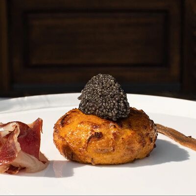 Испанская тортилья с черной икрой в Padron по цене 5200 ₽