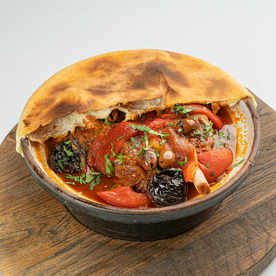 Томленая баранья голень с овощами (на 4 персоны) в Южанин по цене 795000 сум