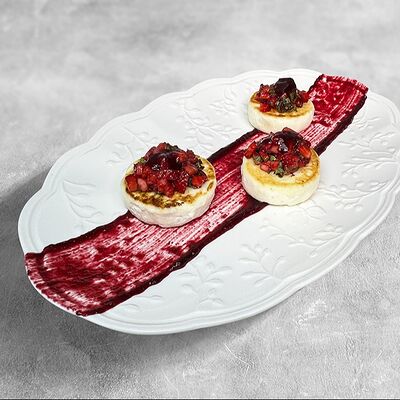 Сырники с тартаром из клубники в MaMa Mia по цене 412 ₽