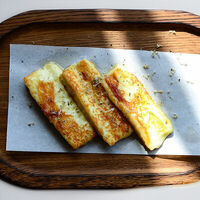 Жареный сыр Халлуми с черным трюфелем в Vаниль