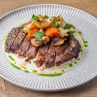 Стейк рибай с горчичным соусом и овощами в Blackberry по цене 1440 ₽