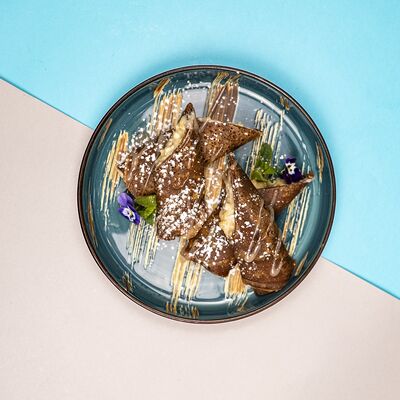 Шоколадные блины с маскарпоне и бананомв Зоя в планке по цене 620 ₽