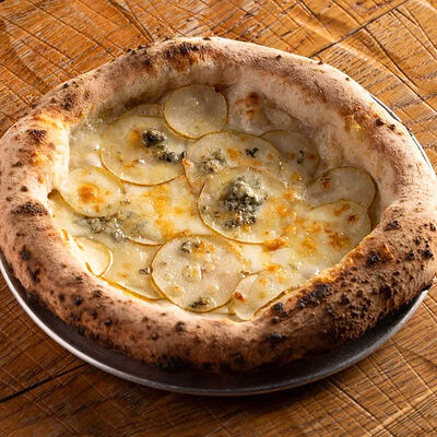 Пицца Горгонзола и груша в Горыныч по цене 1040 ₽