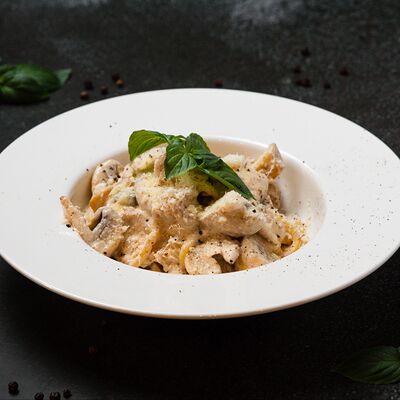 Паста Курица с грибамив PIZZAZAVR по цене 680 ₽