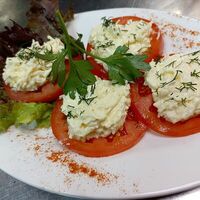 Помидоры с чесноком и сыром в Хуторок