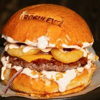 РогБургер луковый в Rogulevs Burgers