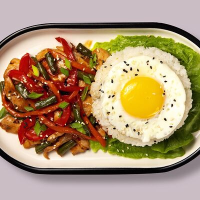 Курица с рисом и овощами в Фуди Люди по цене 629 ₽